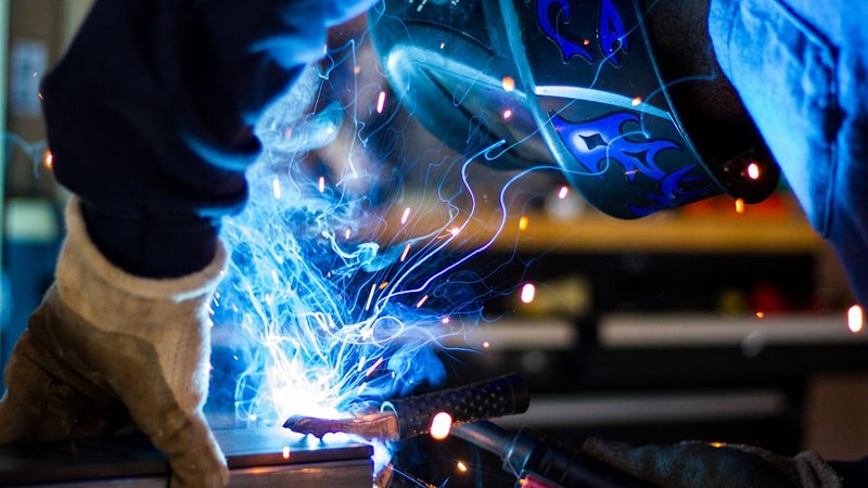 Cobot Welding vs Traditional Automation